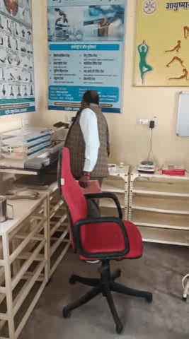 उपनिदेशक आयुर्वेद करौली ने राजकीय आयुर्वेद औषधालय पदमपुरा एवं दादनपुर का किया औचक निरीक्षण, दिए निर्देश