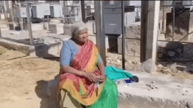 ಶ್ರೀರಂಗಪಟ್ಟಣ: ಪಟ್ಟಣದ ವೆಲ್ಲೆಸ್ಲಿ ಸೇತುವೆ ಬಳಿ ಕಾವೇರಿ ನದಿಗೆ ಬಿದ್ದು ವೃದ್ದ ಮಹಿಳೆಯ ಆತ್ಮಹತ್ಯೆ ಯತ್ನ, ರಕ್ಷಣೆ