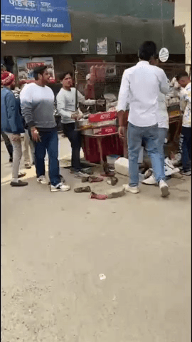 सीलमपुर: एमसीडी ने भजनपुरा मार्केट में अतिक्रमण के खिलाफ कार्रवाई की