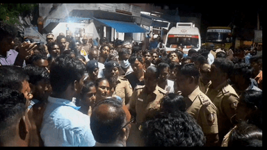 பெரம்பலூர்: வடக்குமாவிலங்கையில் பக்கத்து வீட்டுக்காரருடன் இட பிரச்சனை தொடர்பாக தகறாரு, மனமுடைந்த
தாயும் மகளும் விஷம் குடித்து தற்கொலை