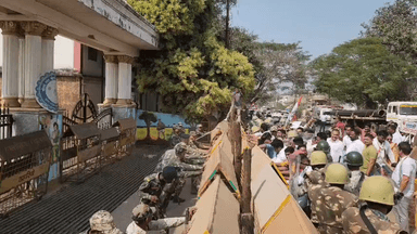 दंतेवाड़ा: दंतेवाड़ा में मनरेगा का नाम बदलने के विरोध में कांग्रेस का प्रदर्शन, राष्ट्रपति के नाम कलेक्टर को सौंपा ज्ञापन