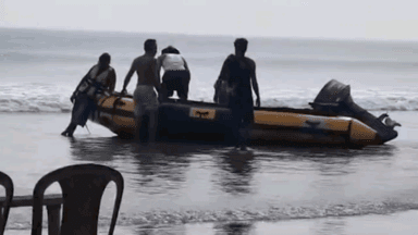 রামনগর ১: উদয়পুরের সমুদ্র সৈকতে মাঝ সমুদ্রে বোটে উঠতে গিয়ে বড়সড় দুর্ঘটনা কবল থেকে বাঁচলেন দুই পর্যটক