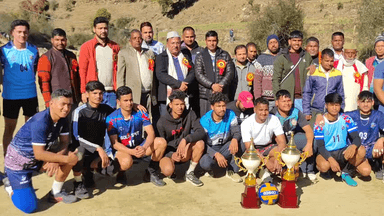 कांडा: नव युवक मंडल दल सिमकुना के तत्वावधान में ग्वाड़ी में दो दिवसीय वॉलीबाल प्रतियोगिता का समापन, ग्वाड़ी की टीम बनी चैम्पियन