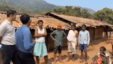 दंतेवाड़ा: अति दूरस्थ एवं पहुंच विहीन ग्राम लावा (लौहा) में कलेक्टर ने लगाई चौपाल