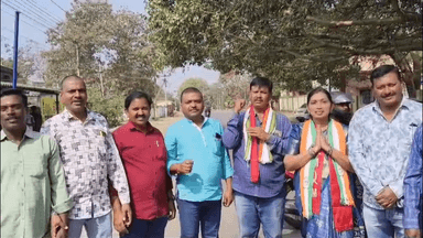 భూపాలపల్లి: 20వ వార్డు అభ్యర్థి ఎర్రం అనూష సతీష్ గెలుపుకై జర్నలిస్టుల ఇంటింటా ప్రచారం