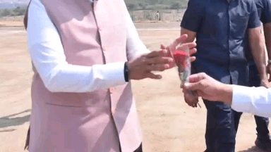 पारनेर: मुख्यमंत्री देवेंद्र फडणवीस यांचे सूपा येथे आगमन: पालकमंत्री विखे यांनी केले स्वागत : पदाधिकाऱ्यांची उपस्थिती