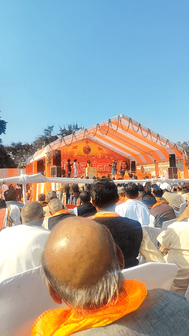 हिंदू सम्मेलन शिकोहाबाद में देवकीनंदन ठाकुर जी