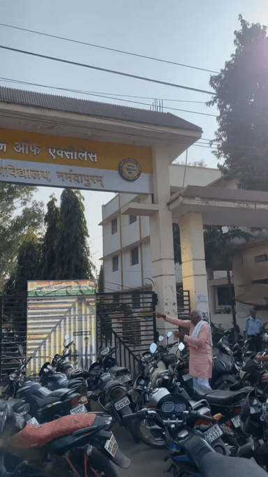 नर्मदा महाविद्यालय कॉलेज होशंगाबाद मैं बैल 🔥दोड़ प्रतियोगता देखे #videoviral #mp #india #hoshangabaad #narmadapuram