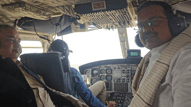 बस्तर पंडुम शुभारंभ के बाद संस्कृति मंत्री भाई राजेश अग्रवाल जी के साथ रायपुर वापसी।
#दाऊ_के_गोठ #pandum #bastariya