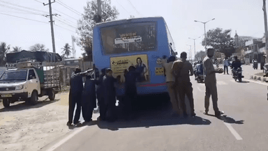 ಮಂಡ್ಯ: ನಗರದಲ್ಲಿ ತಳ್ಳೋ ಮಾಡಲ್ ಗಾಡಿಯಾದ KSRTC ಬಸ್
