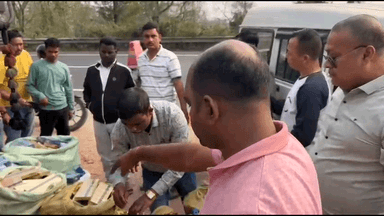 নকশালবাড়ি: ১৫ লক্ষ টাকার বিদেশি সিগারেট সহ বাগডোগরা থেকে গ্রেপ্তার ২