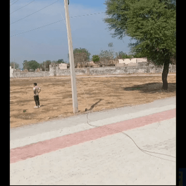 लक्ष्मणगढ़: उलाहेडी के राजकीय स्कूल के खेल के मैदान में खेल रहे बच्चों के बीच बिजली का तार गिरा, बड़ा हादसा टला