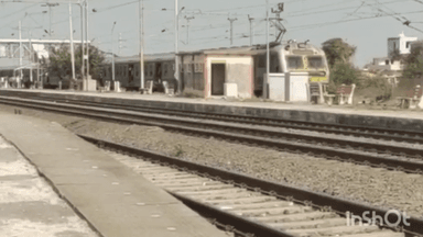 गुलाबगंज: गुलाबगंज के यात्रियों ने जताई नाराज़गी, रेलवे ने मेमू ट्रेन के डिब्बे फिर किए कम