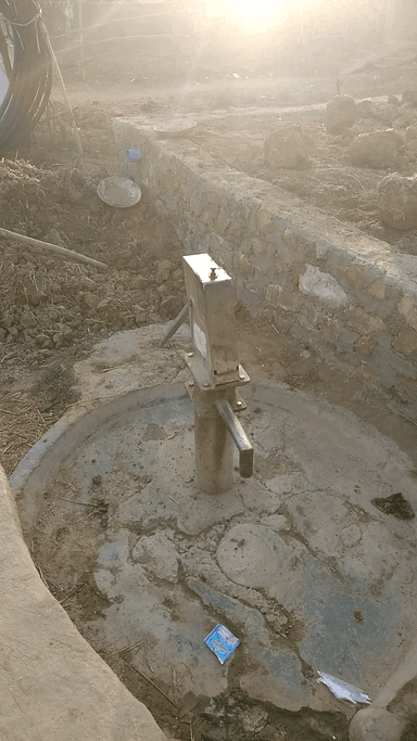 ग्राम पंचायत कपूरी कोठार के निवासी पानी के लिए तड़प रहे हैं दो से तीन हैंडपंप बंद किया जा गए हैं