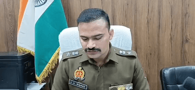 सम्भल में इनकम टैक्स का फर्जी अधिकारी पुलिस ने किया गिरफतार
इनकम टैक्स का अधिकारी बनकर अवैध वसूली करने वाले एक अभियुक्त