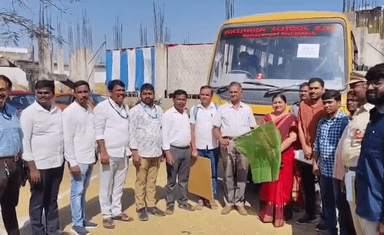 టేక్మల్: రామయంపేట: పోలింగ్ కేంద్రాలకు తరలిన సామాగ్రి బస్సులు