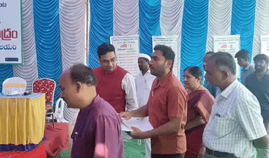 చేగుంట: రామాయంపేట: పోలింగ్ ఏర్పాట్లు పరిశీలించిన.: ఎన్నికల ప్రత్యేక పరిశీలకులు రవికుమార్