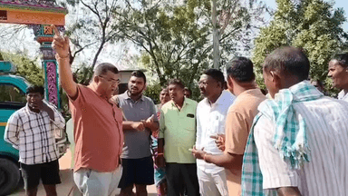 టేక్మల్: వెల్దుర్తి :తాసిల్దార్ నిలదీసిన స్థానికులు