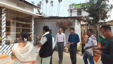 ছয়গাঁও: বুথ বিজয় দিৱস"ৰ কাৰ্যক্ৰমৰ অংশস্বৰূপে ভাৰতীয় জনতা পাৰ্টি ছয়গাঁও পলাশবাৰী মণ্ডলৰ অন্তৰ্গত ৬নং বুথত উপস্থিত ৰাজ্যিক সদস্য