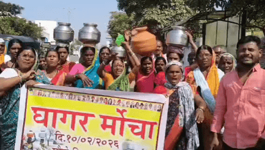 हिंगोली: पिण्याच्या पाण्यासाठी सिरसम येथील महिलांनी काढला जिल्हाधिकारी कार्यालयावर घागर मोर्चा