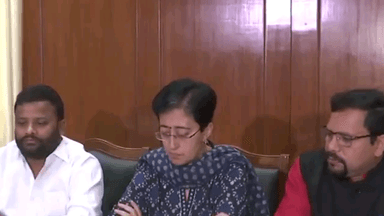 पार्लियामेंट स्ट्रीट: राघव चड्ढा समेत AAP सांसदों के BJP में शामिल होने की अटकलों पर दिल्ली की पूर्व मुख्यमंत्री ने की प्रेस वार्ता