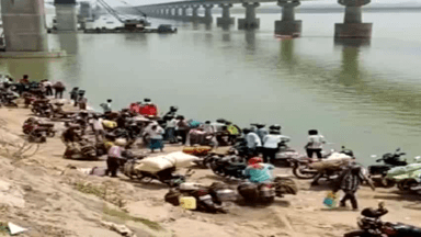 इस्माइलपुर: कड़ी धूप से नाव यात्रियों की बढ़ी परेशानी