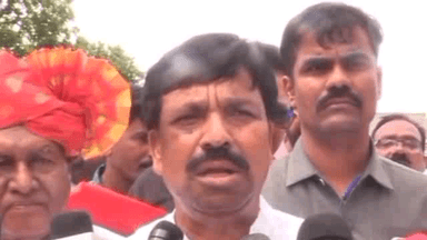 ತಿಕೋಟಾ: ರಾಜ್ಯದಲ್ಲಿ ಸದ್ಯ ಬರಗಾಲದ ಛಾಯೆ ಕಾಣುತ್ತಿದೆ : ಸೋಮದೇವರಹಟ್ಟಿ ಗ್ರಾಮದಲ್ಲಿ ರುದ್ರಪ್ಪ ಲಮಾಣಿ