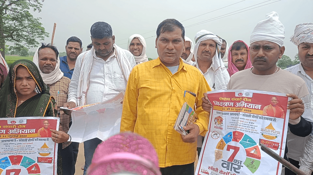 विशेष संचारी रोग नियंत्रण अभियान कर्मा ब्लाक अन्तर्गत विसहार गांव में सफाई कर्मीयो द्वारा सफाई की गयी