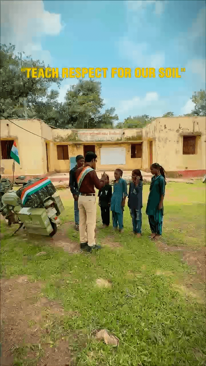 आने वाली पीढ़ी को यह सिखाना ज़रूरी है कि जिस ज़मीन पर वो खड़े हैं, उसे स्वच्छ रखना हम सबकी ज़िम्मेदारी है! 🇮🇳
#cleanindiamission #socialawareness #civicduty
