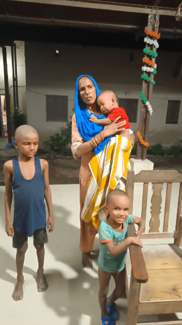 ये महिला 27 जुन से जो चार बच्चों के साथ गुम थी 11/7/26 को सिंघया से मिली एक बच्ची बेगोसराय थाना से 17/7/26 को मिली है