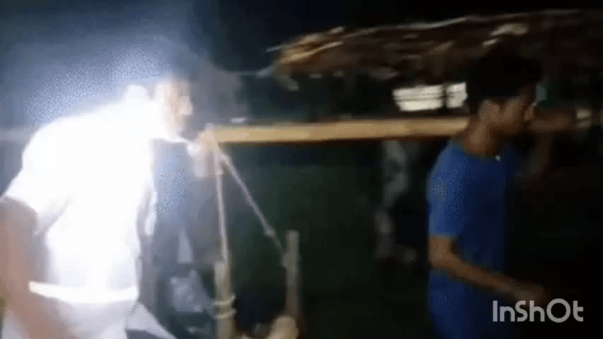 बीजापुर: बीमार युवक को खाट पर 7 किलोमीटर ढोकर ले गए ग्रामीण, बीजापुर में बारिश से मेन रोड का संपर्क टूटा
