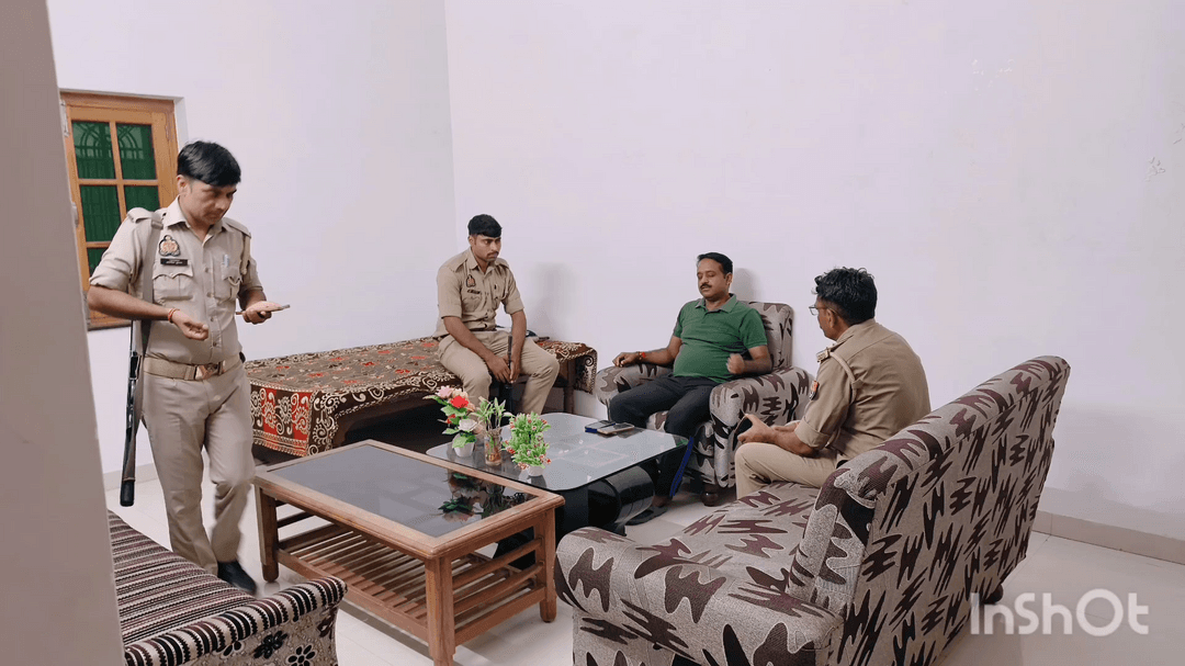 #योगी जी अभी थोड़ी देर पहले ही तो हम दिल्ली से घर आए थे, और आपने रात्रि के 1 बजे से ही पहरा लगवा दिया।
यदि इतनी तत्परता से जनता के लिए कार्य किए होते तो यह सब करने की जरूरत ही नहीं पड़ती।
अभी तो हमने शुरू भी नहीं किया है.!
#डर_अच्छा_लगा