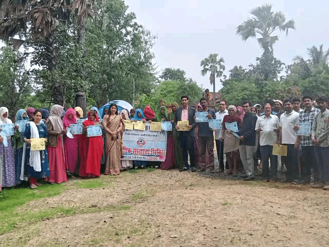 अलीराजपुर: अलीराजपुर की ग्राम पंचायत अकोला में विधिक साक्षरता शिविर, आदिवासी ग्रामीणों को कानून व सरकारी योजनाओं की जानकारी