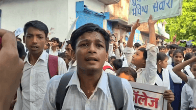 फतेहपुर के खागा स्थित सर्वोदय इंटर कॉलेज में छात्रों का प्रदर्शन, प्रशासन ने जल्द समाधान का दिया आश्वासन