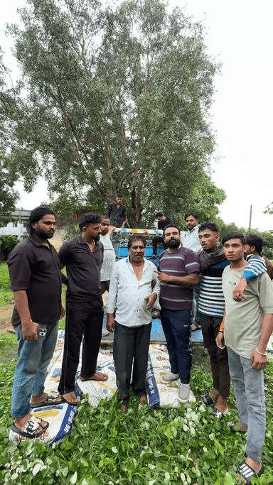 मध्यप्रदेश के उख्यात गौवंश तस्कर को राष्ट्रीय हिंदू सेना के कार्यकर्ताओं ने रंगे हाथों पकड़ा 3 वाहनों से कर रहा था गोवंश तस्करी 2 वाहनों में कुर्ता पूर्वक रसियों से बाँधकर भरे हुए थे गोंवश