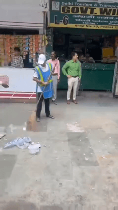 विवेक विहार: दिल्ली नगर निगम ने दिलशाद गार्डन मार्केट में चलाया विशेष सफाई अभियान