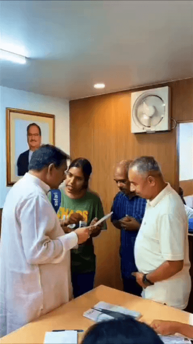 विवेक विहार: जनसुनवाई में पहुंचे लोगों की समस्याएं सुनीं, अधिकारियों को समयबद्ध समाधान के निर्देश: हर्ष मल्होत्रा