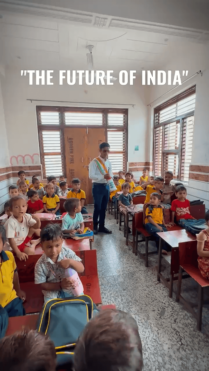 कच्ची मिट्टी को जैसा आकार दोगे, कल वो वैसा ही मज़बूत
बर्तन बनेगी! 🇮🇳
#cleanindiamission #socialawareness #teachtheyouth #futuregeneration