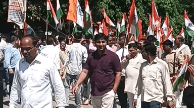 धामपुर: नहटौर में ब्लॉक परिसर से उत्साह के साथ निकाली गई भव्य तिरंगा यात्रा