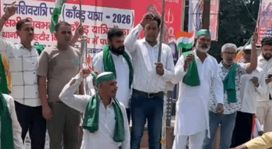 धामपुर: भारतीय किसान यूनियन (टिकैत) के कार्यकर्ताओं ने नहटौर में तिरंगा यात्रा का आयोजन किया