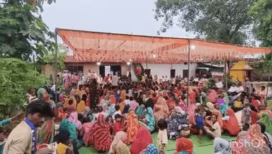 मानिकपुर: मानिकपुर विधानसभा में धूमधाम से मनाया गया कैबिनेट मंत्री आशीष पटेल का जन्मदिन, विधायक ने बांटी साड़ियाँ