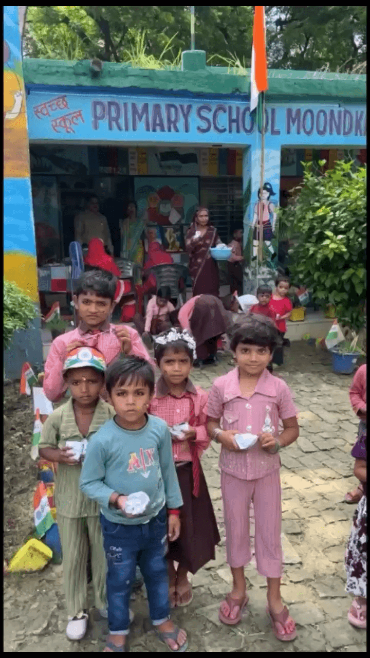 देवमई ब्लॉक, बिंदकी तहसील।
ग्राम मून्द का पुरवा में धूमधाम से मनाया गया 80वां स्वतंत्रता दिवस, बच्चों में बांटी गई मिठाइयां, चेहरों पर दिखी खुशियां