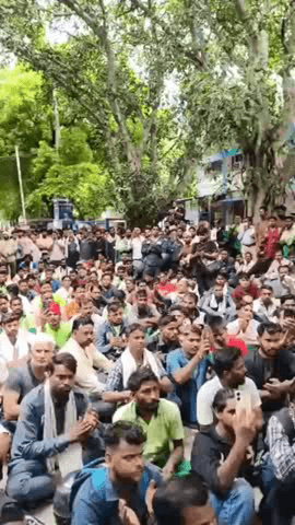 कल्याणपुरी में MCD कर्मचारी की हत्या के विरोध में यमुनापार के सफाई कर्मचारियों ने की हड़ताल और प्रदर्शन