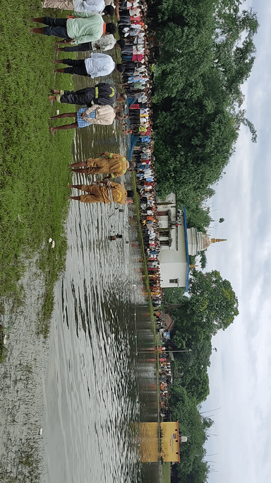महाराजगंज जिला के लक्ष्मीपुर कोर्ट गांव में एक युवक पोखरा में नहाते समय डूब जाने से मृत्यु हो गई। गांव में पसरा सन्नाटा