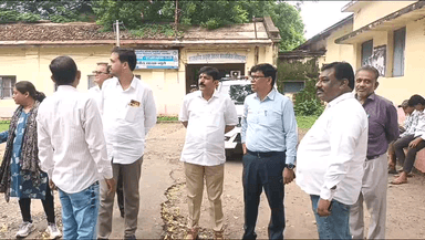 बड़वाह: बड़वाह के पुराने दारू गोदाम की शा.बालक उत्कृष्ट स्कूल के डिस्मेंटल के लिए नपाध्यक्ष ने अधिकारियों के साथ किया निरीक्षण