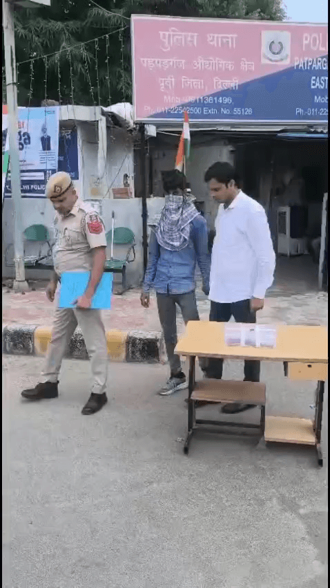 पटपड़गंज इंडस्ट्रियल एरिया थाना पुलिस ने एक कुख्यात बदमाश को किया गिरफ्तार