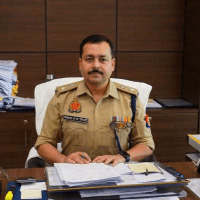 उत्तर प्रदेश सरकार ने 9 IPS अधिकारियों के तबादले किए, 6 जिलों के कप्तान बदले, मेरठ के SSP अविनाश पांडे की DGP कार्यालय से संबद्ध किया गया, #बाराबंकी के ASP उत्तरी विकास चन्द्र त्रिपाठी जी को सम्भल का नया कप्तान बनाया गया। #barabanki #viralvideo #ips #viralpost