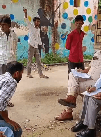 अलवर: दो मासूम बच्चों की मां ने ट्रेन के आगे कूदकर दी जान, बच्चों की आंखों से नहीं थम रहे आंसू, परिवार पर टूटा दुखों का पहाड़