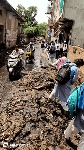 यमुना विहार: सोनिया विहार की सड़कों का बुरा हाल, पूर्व प्रत्याशी वीरेंद्र गुप्ता फौजी ने भाजपा की तीन सरकारों को बताया फेल