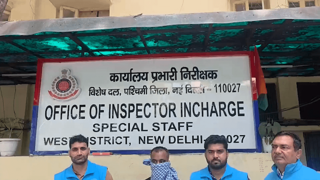 टैगोर गार्डन में स्पेशल स्टाफ ने जाल बिछाकर जेल से छूटे ड्रग तस्कर को गिरफ्तार किया